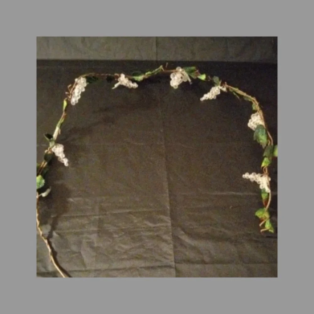 6ft Clear Acrylic Grape Vine